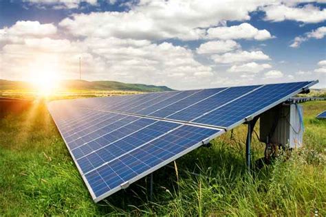 Panel Surya sebagai Sumber Energi Terbarukan